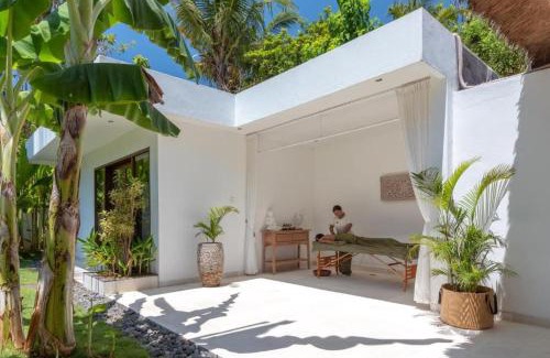 Tumbu Village Villa | Villa Hidden Pearl, with private cook and pool