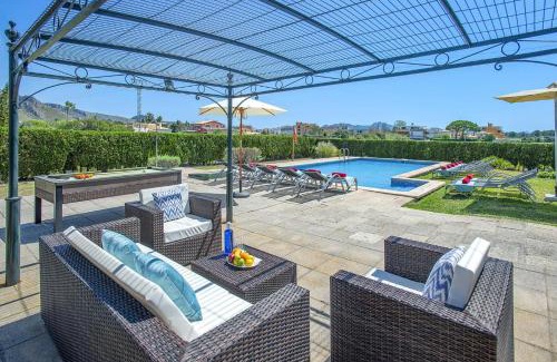 Les Palmeres Villa | Villa Hort de Siller by Villa Plus