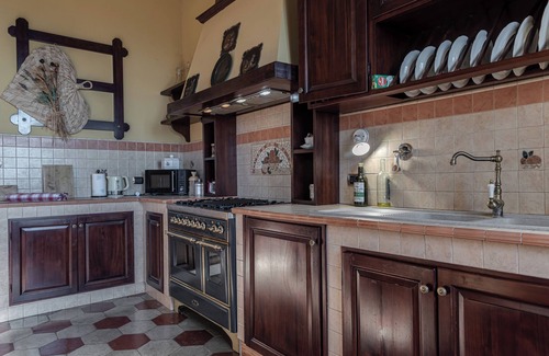 Rignano sull'Arno Villa | Villa 'Il Frassine' with Private Pool, Wi-Fi and Air Conditioning