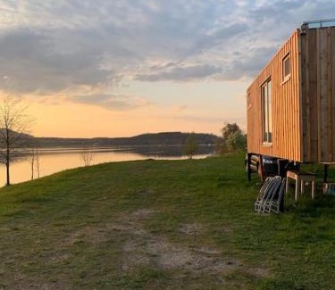 Deutsch Ossig Apartment | Villa Ilex - Ein Massivholzhaus direkt am See