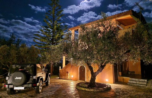 Lithakia Villa | Villa Iliaktida - Private Pool, Garden, Outdoor Kitchen & BBQ