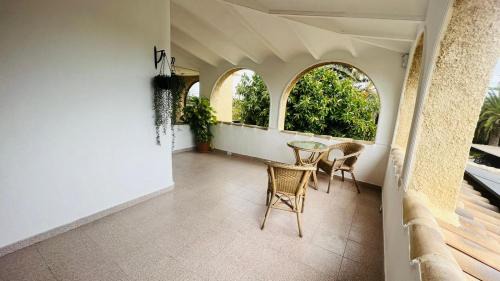 Elche Villa | Villa Iluminada con chimenea, barbacoa y piscina cerca Playa