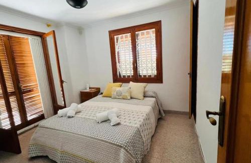 Elche Villa | Villa Iluminada con chimenea, barbacoa y piscina cerca Playa