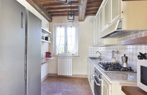 Colle di Compito Villa | Villa in Colle Di Compito with 5 bedrooms sleeps 9