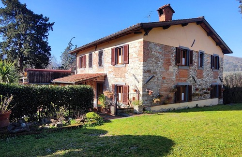 Rignano sull'Arno Villa | VILLA in FLORENTINE HILLS. 220+ EXCELLENT REVIEWS. 100% travelers recommend.