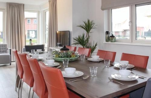 Idskenhuizen House | Villa in Friesland with Waterfront Jetty