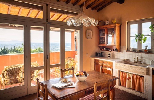 Montelupo Fiorentino Villa | Villa in Montelupo Fiorentino with 6 bedrooms sleeps 11