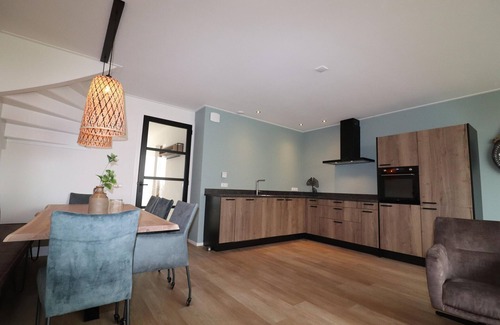 Leons House | Villa in Leons with Sloop Rentals
