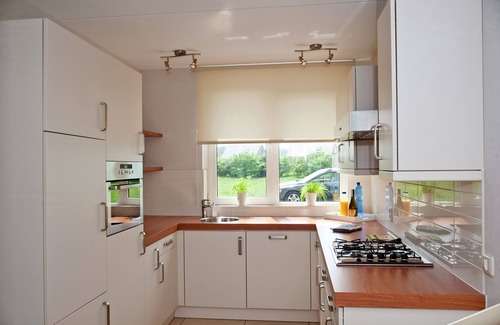 Heel House | Villa in Maaspark with Sauna and Lake Views
