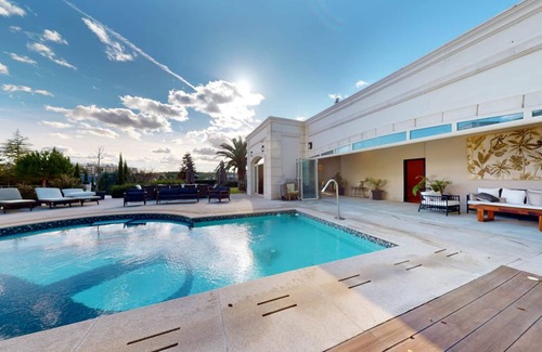 Hortaleza Villa | Villa in Madrid with 6 bedrooms sleeps 12