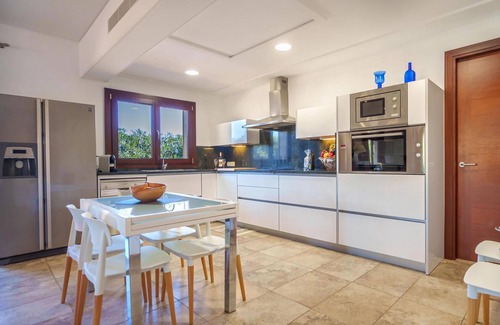 Sa Pobla Villa | Villa in Mallorca with Pool & Near Alcudia Beach