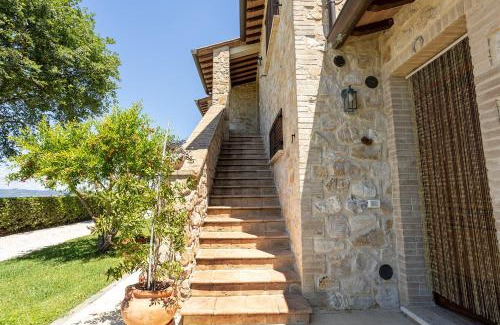 Torgiano Villa | Villa in Pietra - Piscina e Vista panoramica - ItalyWeGo