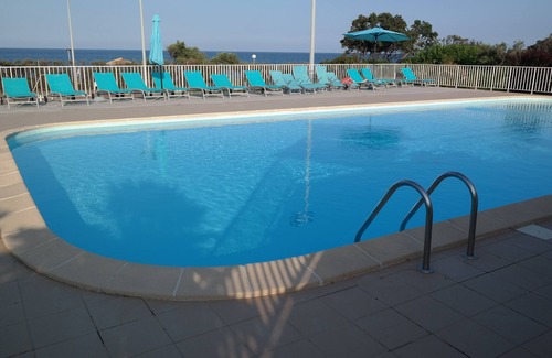 Prunete House | Villa in residence with swimming pool, tennis and direct to the beach in Corsica