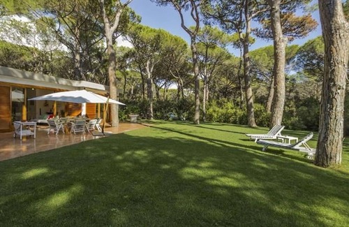 Roccamare Villa | Villa in Roccamare with 5 bedrooms sleeps 10