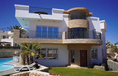 Ras Nasrani Villa | Villa in Sharm El Sheikh - By The Beach - Large Pool - Jacuzzi - sleeps 10