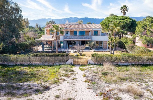 Lecci House | Villa in the water!