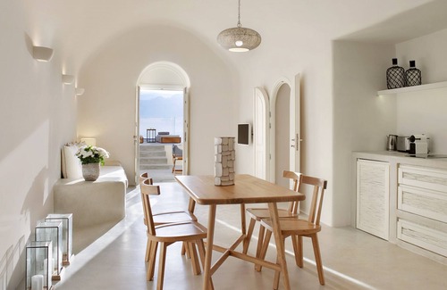 Firostefani Villa | Villa Ioli with Stunning Caldera Views