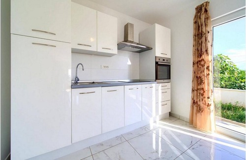 Milohnici Villa | Villa Isabella - Four Bedroom Villa with Swimming Pool