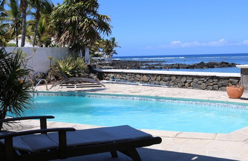 Etang Sale Les Bains Villa | Villa Jasmin with swimming pool in the water with direct access to the lagoon and beach