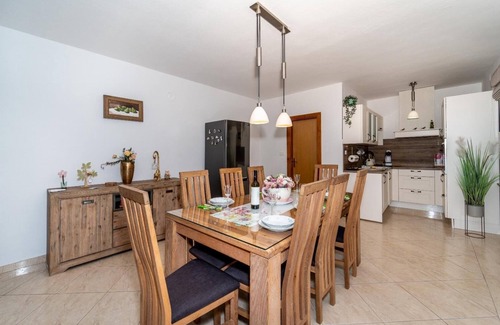 Donje Rastane Villa | Villa Jadran - Three Bedroom Villa, Sleeps 7
