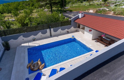Slivno Apartment | Villa je potpuno opremljena za odmor 18 osoba