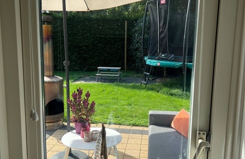 Wijchen House | Villa June Rosy, Heerlijk Huis in een Bosrijke Omgeving Vlakbij Nijmegen