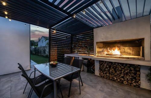 Krnica Villa | Villa Kali near Pula for 8 people with fitness & sea view - pet friendly