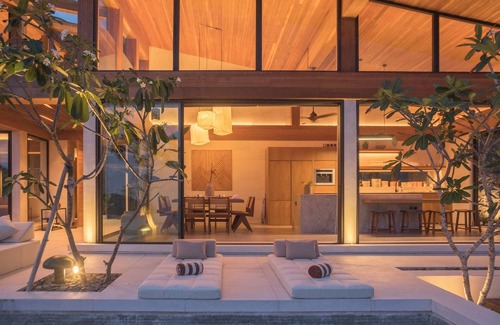 Praya Barat Villa | Villa Kami at Tampah Hills