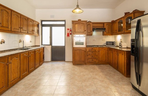 Ta' Għammar Villa | Villa Kannella Lussu - 4 Bedroom Villa - Beautiful Stone Pool Area - Perfect.