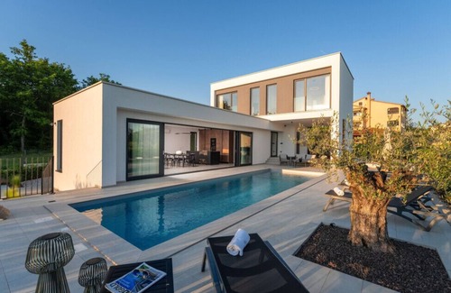 Mugeba Villa | Villa Karbula by Villas Guide