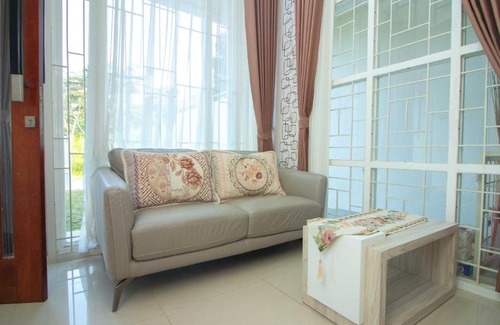 Oro Oro Ombo Villa | Villa Kedondong with Private Pool and Rooftop