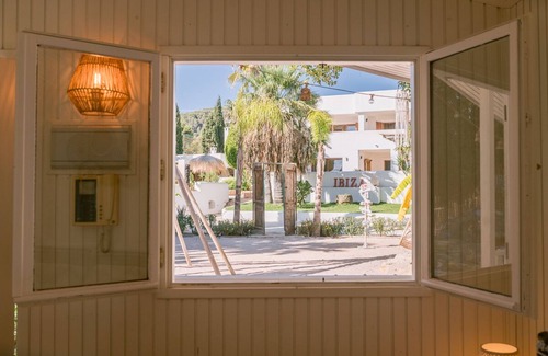 Sant Jordi de Ses Salines Villa | Villa KM4 - Eight Bedroom Villa, Sleeps 16