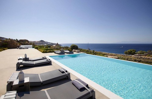 Paradise Villa | Villa Kyros I - Eight Bedroom Villa, Sleeps 16