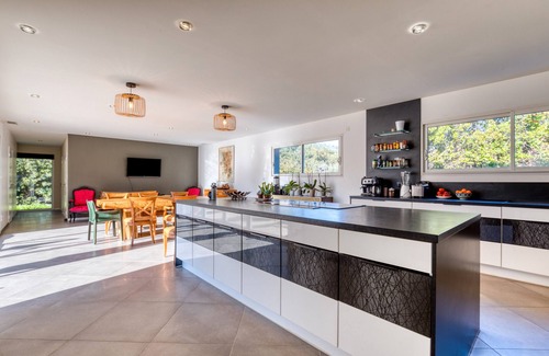 Alignan-du-Vent Villa | Villa 'L'Atrium' with Private Pool, Wi-Fi and Air Conditioning