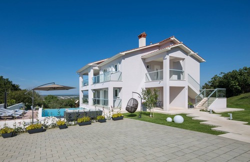 Kapelica Villa | Villa L - Villa with 2 separate units (ideal for 2 families) and private pool