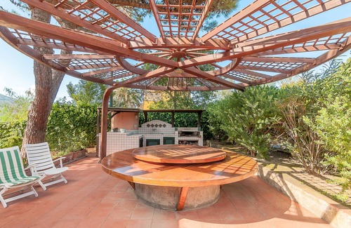 Procchio Villa | Villa La Guardiola, 11 beds 50 meters from the beach. Discount ferry.