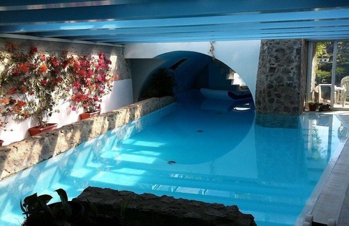Vietri sul Mare House | Villa Lantana: A characteristic and welcoming two-story independent house built on the sloping cliff in front of the sea, with Free WI-FI.