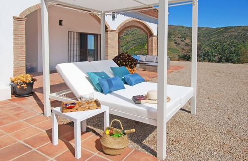Cutar Villa | Villa Las Palomeras,Costa Del Sol, 12 Pers,WIFI, BBQ, terrace,Petfriendly