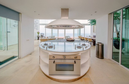 Kutuh Villa | Villa Latitude Bali Perched on the edge of paradise, luxury cliff-top villa