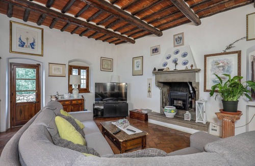 Calenzano Villa | Villa Laura