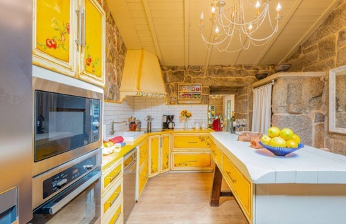 A Lama Villa | Villa Lerez - Six Bedroom Villa, Sleeps 12