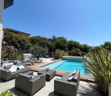 Flourens Villa | Villa Les Palmiers