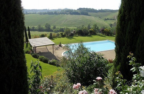Poggibonsi Villa | Villa Lionella: A splendid three-story villa surrounded by meadows and by green hills, with Free WI-FI.