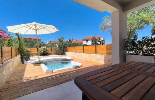 Murter Apartment | Villa Lojena, luxury studio with Jacuzzi id 112