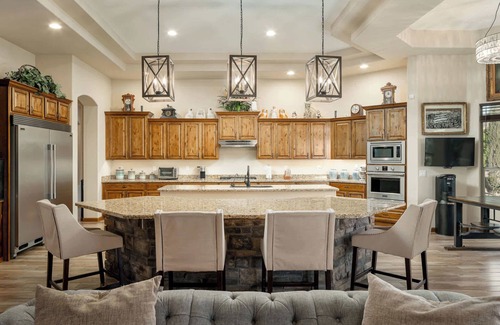 Phoenix House | Villa Lola: Tuscan Inspired Gem w/Pool & Hot Tub!