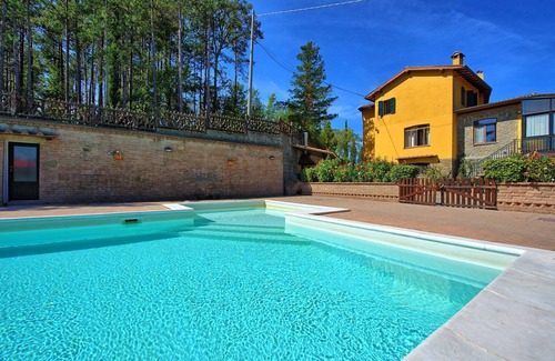 Scheggia Villa | Villa Lorenzo - Vacation Rental with private swimming pool in Valdichiana, Tuscany
