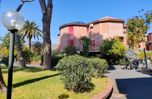 Aci Castello Apartment | Villa Louise by Holiday World