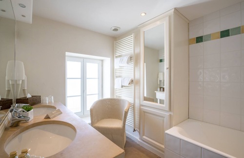 Aloxe-Corton Hotel | Villa Louise