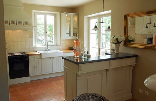 Croagnes Villa | Villa Luberon, with air conditioning & large fairy garden with heated pool and petanque
