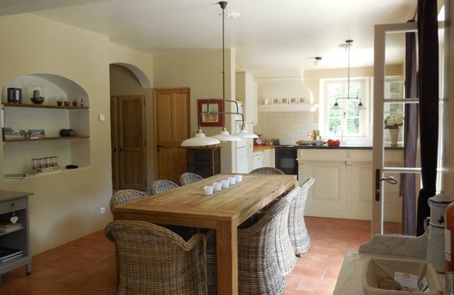 Croagnes Villa | Villa Luberon, with air conditioning & large fairy garden with heated pool and petanque